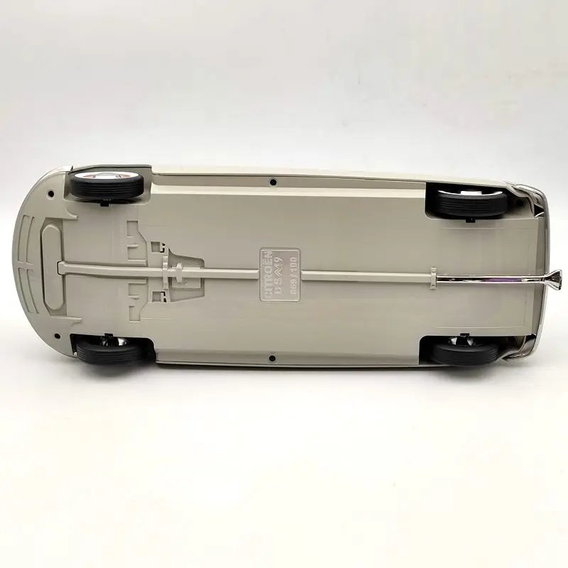 1:12 Norev For Citroen DS 19 1956 Gris rose & Turquoise 121566 Diecast Models Limited Edition Collection Auto Toys Car Gift
1:12 Norev For Citroen DS 19 1956 Gris rose & Turquoise 121566 Diecast Models Limited Edition Collection Auto Toys Car Gift