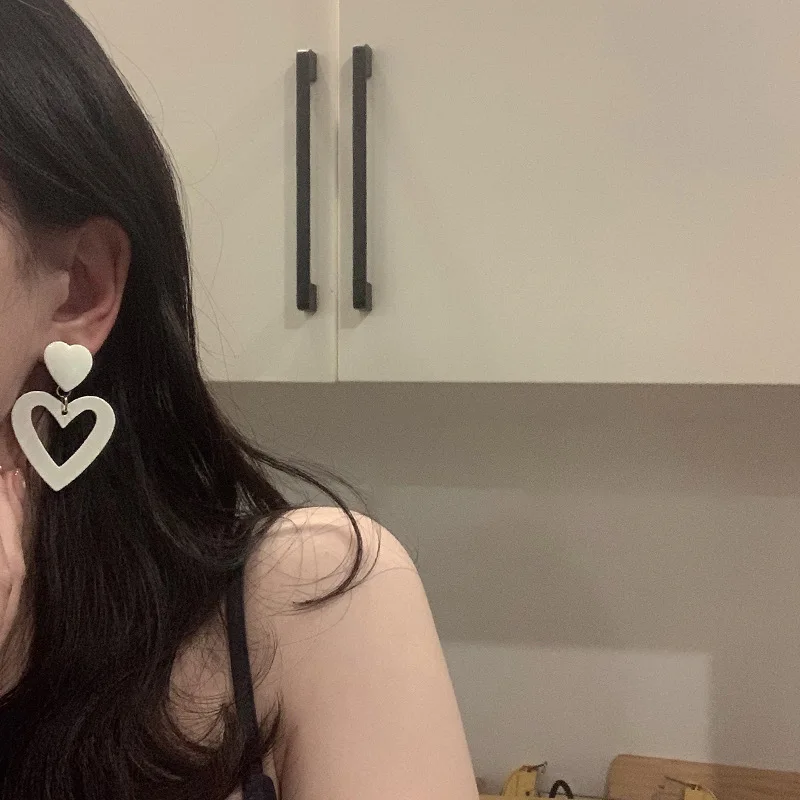 Summer Big Earrings Hollow Big Milky White Heart Shape Exaggerated Design 2021 New Earrings Wholesale Ear Jewelry for Girls
Summer Big Earrings Hollow Big Milky White Heart Shape Exaggerated Design 2021 New Earrings Wholesale Ear Jewelry for Girls