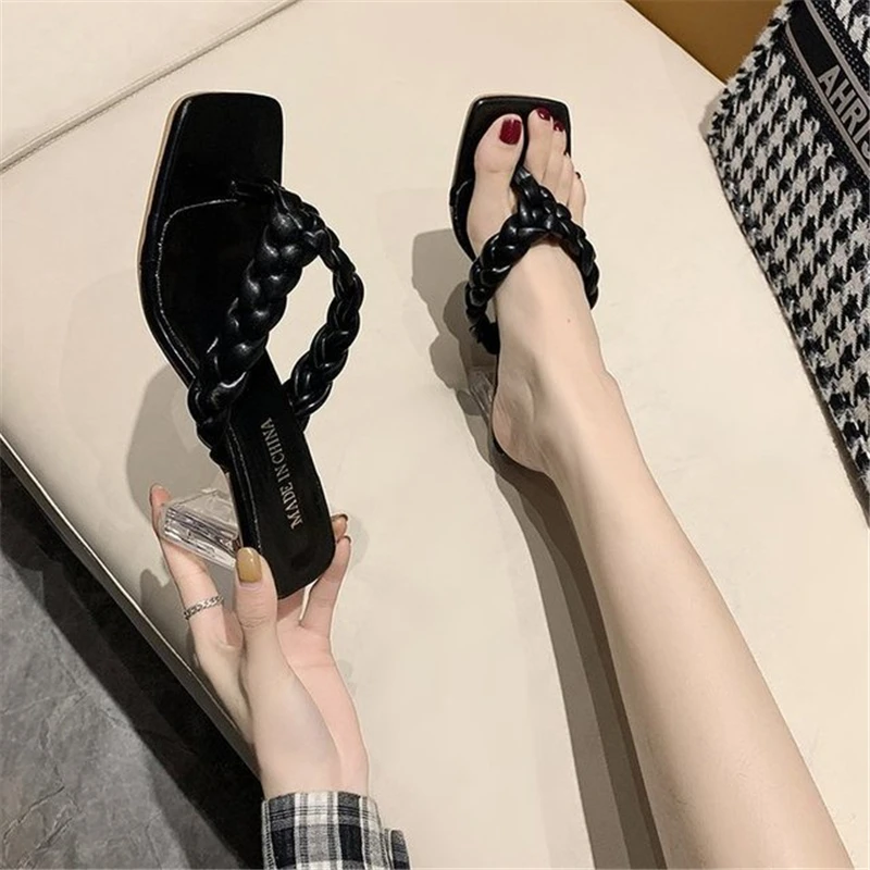 Women's shoes slippers 2021 summer new herringbone woven outer wear fashionable high-heel sandals and slippers
Women's shoes slippers 2021 summer new herringbone woven outer wear fashionable high-heel sandals and slippers