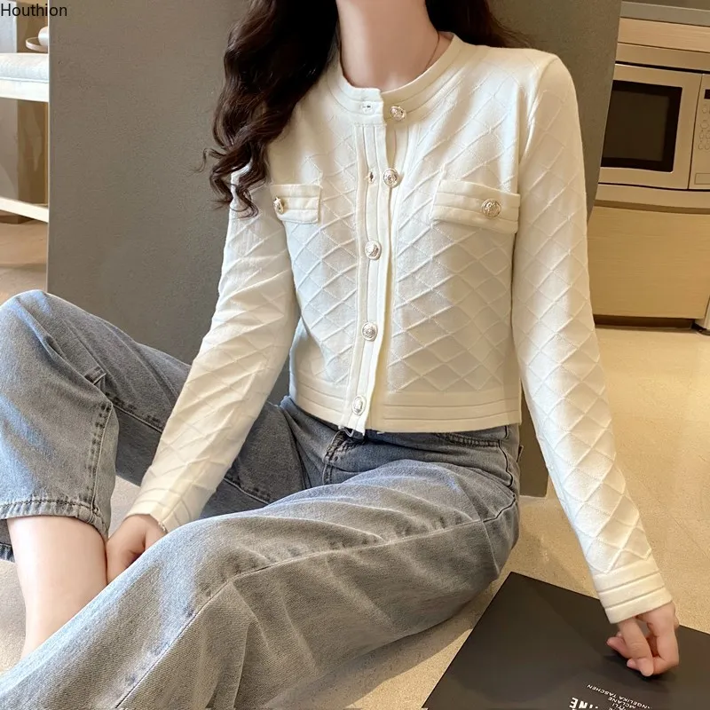 Autumn and Winter New Women's Sweater O-collar Long Sleeve Tops Short Knitting Cardigan Casual Fashion Clothing
Autumn and Winter New Women's Sweater O-collar Long Sleeve Tops Short Knitting Cardigan Casual Fashion Clothing