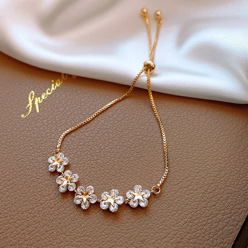 1pcs Floral Shape Adjustable Bracelet For Women Lady 2021 New Year Valentine's Day Gift Fashion Luxury Jewelry Korean New Design
1pcs Floral Shape Adjustable Bracelet For Women Lady 2021 New Year Valentine's Day Gift Fashion Luxury Jewelry Korean New Design
