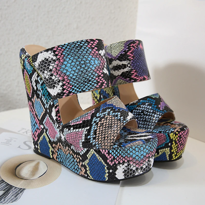 2021 Color Snake Print Wedge Women's Slippers Plus35-42 Peeping Toes Hollow Women's Shoes 16CM Super High Heels Platform Sandals
2021 Color Snake Print Wedge Women's Slippers Plus35-42 Peeping Toes Hollow Women's Shoes 16CM Super High Heels Platform Sandals