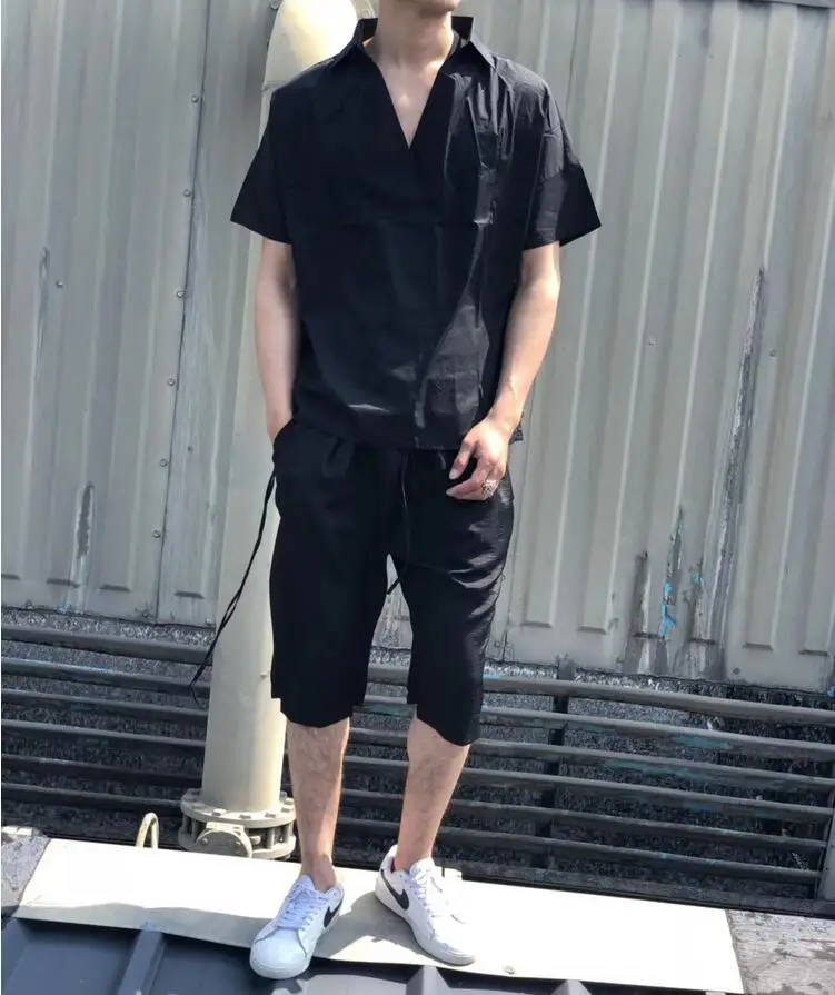 short-sleeved Summer thin shirt new Men loose Plus size clothes V-neck top male personality ice silk breathable wild shirts tide
short-sleeved Summer thin shirt new Men loose Plus size clothes V-neck top male personality ice silk breathable wild shirts tide