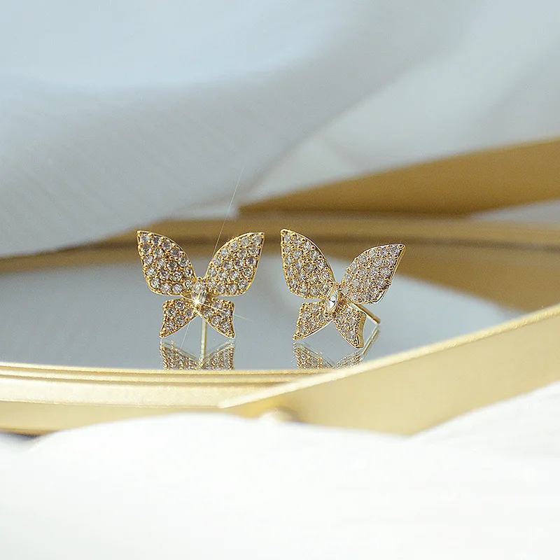 Ins Hot Sale Luxury 14K Real Gold Micro-inlaid Zircon Butterfly Delicate Stud Earrings for Women Cubic Zircon ZC Earrings
Ins Hot Sale Luxury 14K Real Gold Micro-inlaid Zircon Butterfly Delicate Stud Earrings for Women Cubic Zircon ZC Earrings