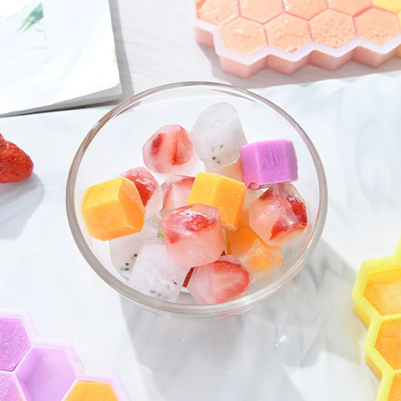 37 Cavity Ice Cube Tray Honeycomb Ice Cube Mold Food Grade Flexible Silicone Ice Molds for Whiskey Cocktail with Removable Lids
37 Cavity Ice Cube Tray Honeycomb Ice Cube Mold Food Grade Flexible Silicone Ice Molds for Whiskey Cocktail with Removable Lids