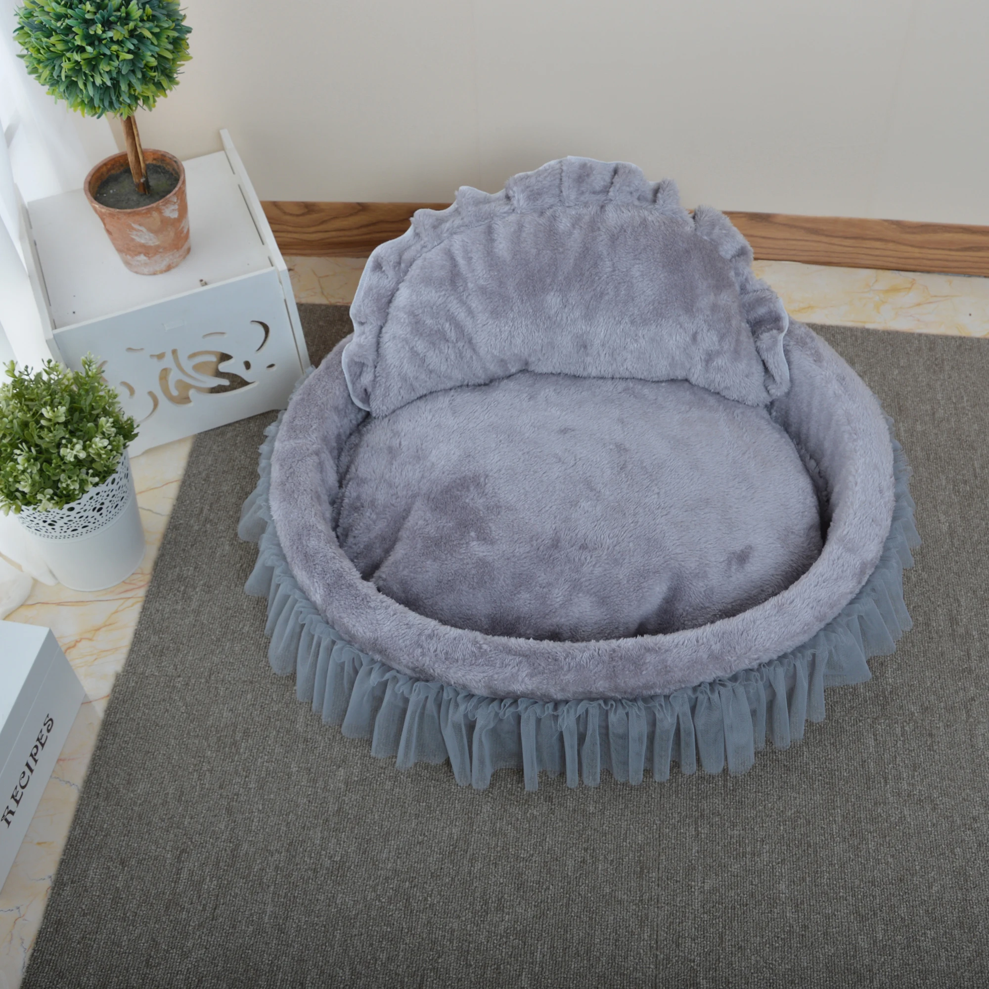 Free shipping pink oval pet nest beautiful lace dog bed cushion can be removed easy to clean strong and not deformed
Free shipping pink oval pet nest beautiful lace dog bed cushion can be removed easy to clean strong and not deformed