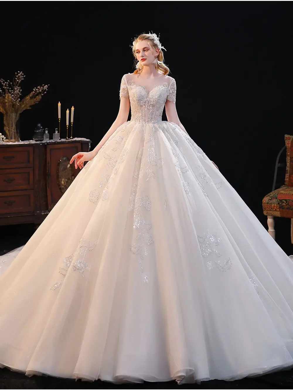 Gorgeous Appliques Chapel Train Ball Gown Wedding Dresses 2022 Appliques Lace Luxury Beading O-Neck Cap Sleeve Vintage Gown
Gorgeous Appliques Chapel Train Ball Gown Wedding Dresses 2022 Appliques Lace Luxury Beading O-Neck Cap Sleeve Vintage Gown