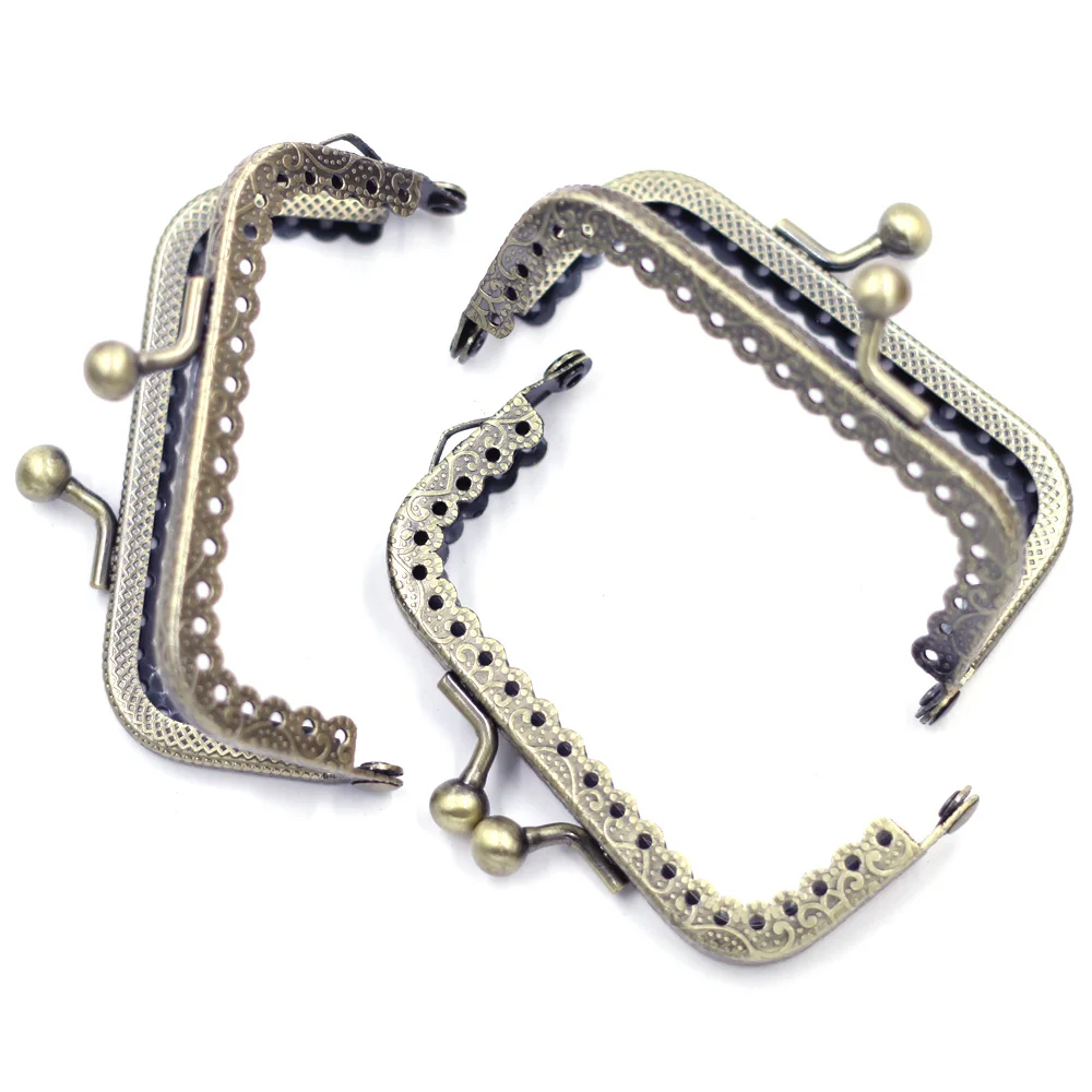 50PCS 7.5cm Square Embossed Ruffled Mini Purse Bag Frames Kiss Clasps Clutch Buckle Handbag Handle Luggage Hardware Accessories
50PCS 7.5cm Square Embossed Ruffled Mini Purse Bag Frames Kiss Clasps Clutch Buckle Handbag Handle Luggage Hardware Accessories