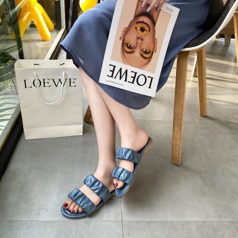 Solid Color Leather Slippers Women 2021 Summer Fashion Strap Low Heel Sandals Women LightWeight Soft Flats
Solid Color Leather Slippers Women 2021 Summer Fashion Strap Low Heel Sandals Women LightWeight Soft Flats