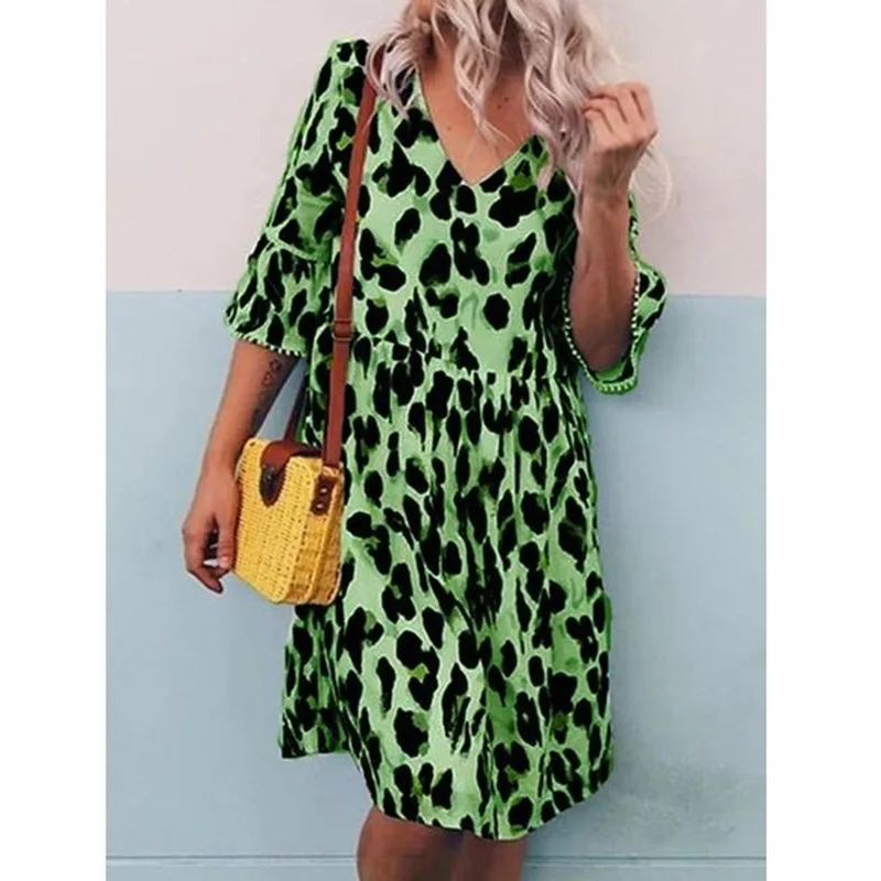 The New Summer European Women's Hot Style Loose V-neck Print Dress Summer Dress Dresses for Women
The New Summer European Women's Hot Style Loose V-neck Print Dress Summer Dress Dresses for Women
