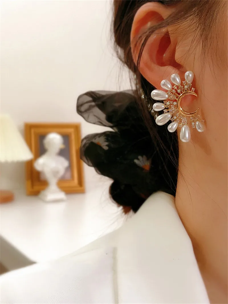 S925 Needles Drop Earrings For Women Palace Vintagen Crescent Imitation Pearls Hyperbole Ear Studs Elegant Fine Jewelry
S925 Needles Drop Earrings For Women Palace Vintagen Crescent Imitation Pearls Hyperbole Ear Studs Elegant Fine Jewelry