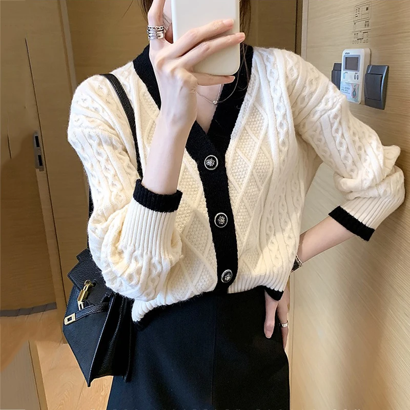 Contrasting Color Cardigan Knitted Sweater Ladies 2021 Autumn And Winter New Coat Loose V-Neck Long-Sleeved Knitted Jacket
Contrasting Color Cardigan Knitted Sweater Ladies 2021 Autumn And Winter New Coat Loose V-Neck Long-Sleeved Knitted Jacket