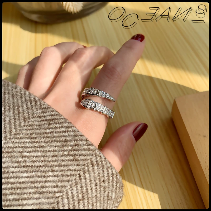 SexMara 20FW New Brand Retro Temperament Micro-inlaid Zircon Snake-shaped Index Finger Opening Ring for Women Girls Jewelry Gift
SexMara 20FW New Brand Retro Temperament Micro-inlaid Zircon Snake-shaped Index Finger Opening Ring for Women Girls Jewelry Gift
