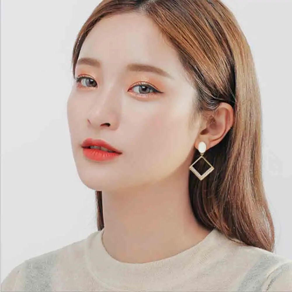 Ms 2021 New Tide Restoring Ancient Ways Is Imitation Pearl Earrings Temperament Contracted And Fashionable Glamour Girl Earrings
Ms 2021 New Tide Restoring Ancient Ways Is Imitation Pearl Earrings Temperament Contracted And Fashionable Glamour Girl Earrings