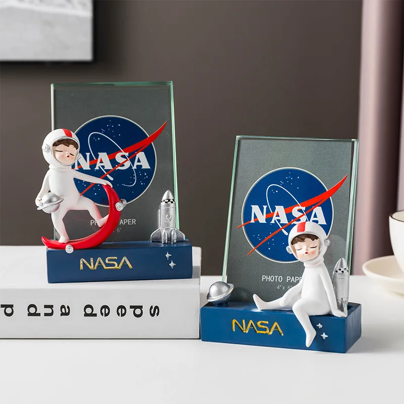 Creative Astronaut Space 6-inch Photo Frame Set Frame Children Baby Room Photo Decoration Easel Car Decoration Accessories
Creative Astronaut Space 6-inch Photo Frame Set Frame Children Baby Room Photo Decoration Easel Car Decoration Accessories