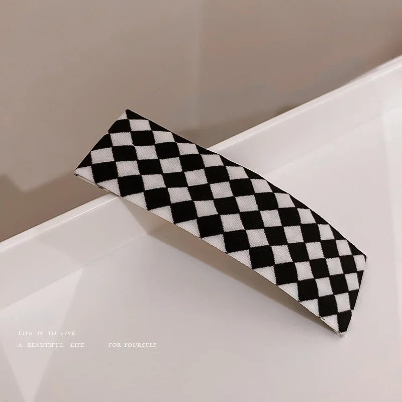 Korean Flannelette Black And White Diamond Bb Clip Plaid Fabric Art Simple Bangle Edge Net Red Girl Geometric Hairpin
Korean Flannelette Black And White Diamond Bb Clip Plaid Fabric Art Simple Bangle Edge Net Red Girl Geometric Hairpin