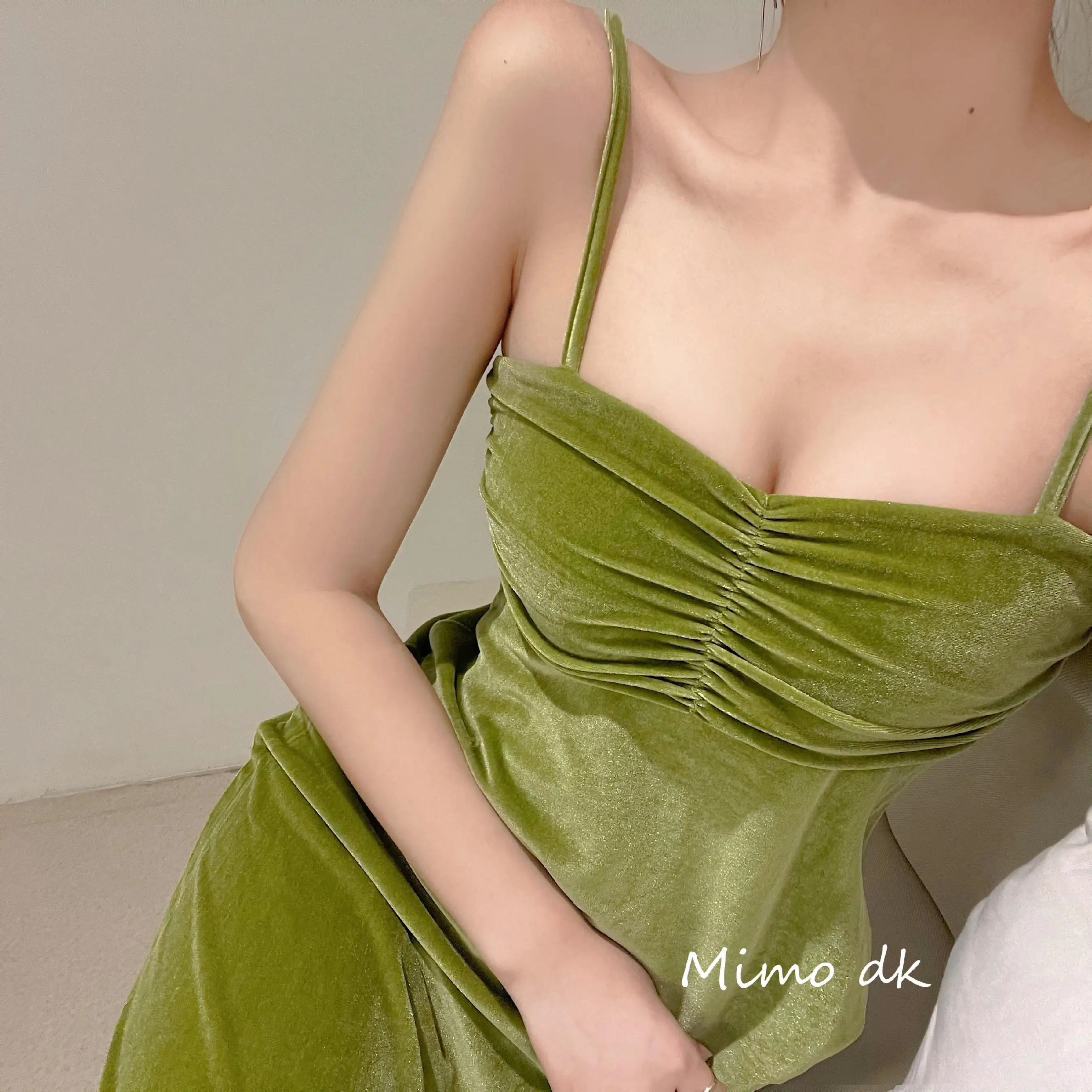 Women's Elegant Velvet Dress Retro Literary Temperament All-Match Green Fashion Autumn And Winter A-Line Skirt Plus Size
Women's Elegant Velvet Dress Retro Literary Temperament All-Match Green Fashion Autumn And Winter A-Line Skirt Plus Size