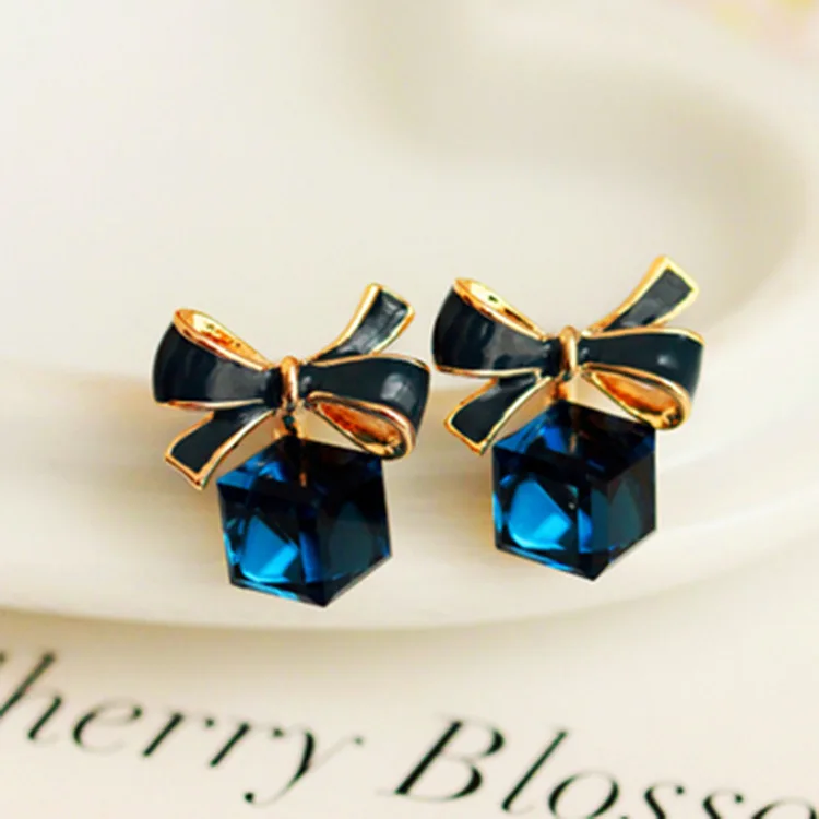 Bowknot Earrings Cube Blue Crystal Stud Earrings For Women Brincos Earing Prevent Allergy Earring Oorbellen Exquisite Jewelry
Bowknot Earrings Cube Blue Crystal Stud Earrings For Women Brincos Earing Prevent Allergy Earring Oorbellen Exquisite Jewelry