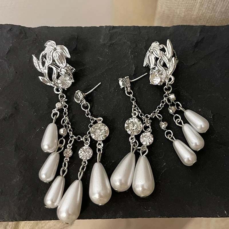 Romantic Pearl Stud Earrings for Women Rhinestone Water Drop Pearls Tassel Silver Color Flower Crawler Earrings Wedding Jewelry
Romantic Pearl Stud Earrings for Women Rhinestone Water Drop Pearls Tassel Silver Color Flower Crawler Earrings Wedding Jewelry