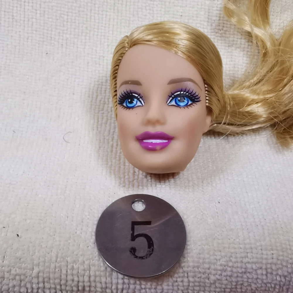 B5-8 Original Foreign Trade Europe Smile Blue Eyes Beauty 1/6 OOAK NUDE Doll Head Mussed Golden Hair for DIY 90% NEW A
B5-8 Original Foreign Trade Europe Smile Blue Eyes Beauty 1/6 OOAK NUDE Doll Head Mussed Golden Hair for DIY 90% NEW A