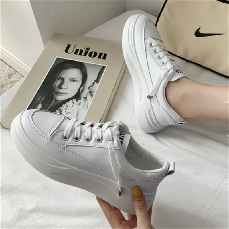 Women's casual shoes spring and autumn new fashion sports women's shoes thick-soled comfortable women's sneakers loafers
Women's casual shoes spring and autumn new fashion sports women's shoes thick-soled comfortable women's sneakers loafers