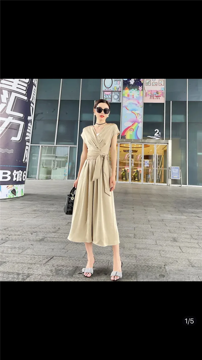 Board Elegant Satin Lace-up Cinched Sleeveless Dress 
Board Elegant Satin Lace-up Cinched Sleeveless Dress