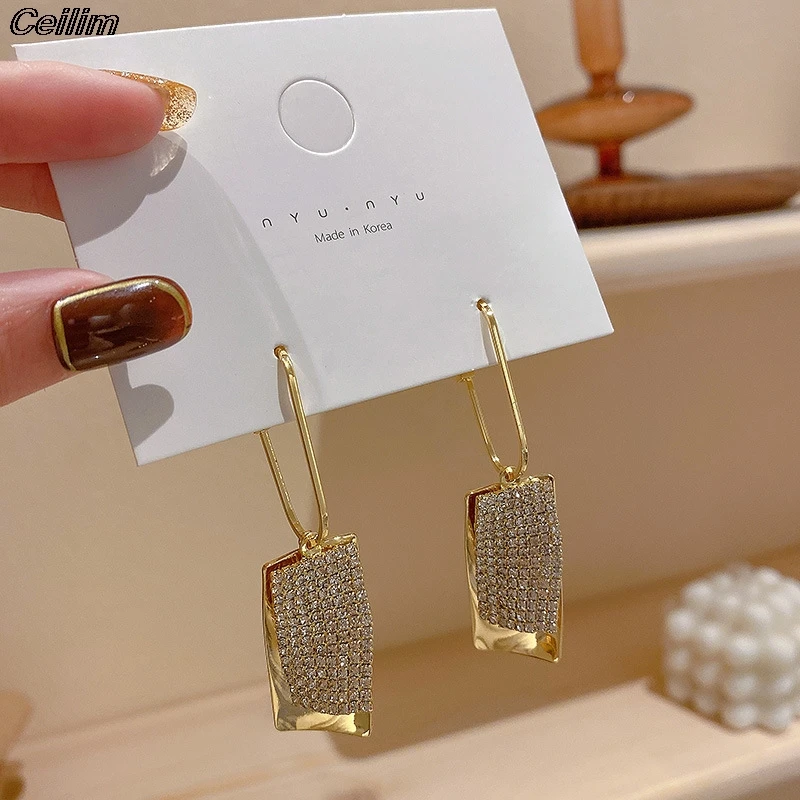 Ceilim New Crystal Geometric Rhinestone Drop Earrings for Women Big Metal Sequins Dangle Earrings Party Jewelry Accessories
Ceilim New Crystal Geometric Rhinestone Drop Earrings for Women Big Metal Sequins Dangle Earrings Party Jewelry Accessories