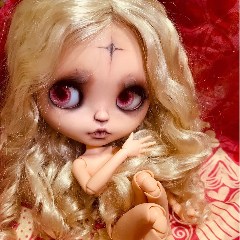 ICY 19 joint blyth doll with makeup face normal skin with caramel hair Girl gift Gothic style makeup doll with OB24 body
ICY 19 joint blyth doll with makeup face normal skin with caramel hair Girl gift Gothic style makeup doll with OB24 body