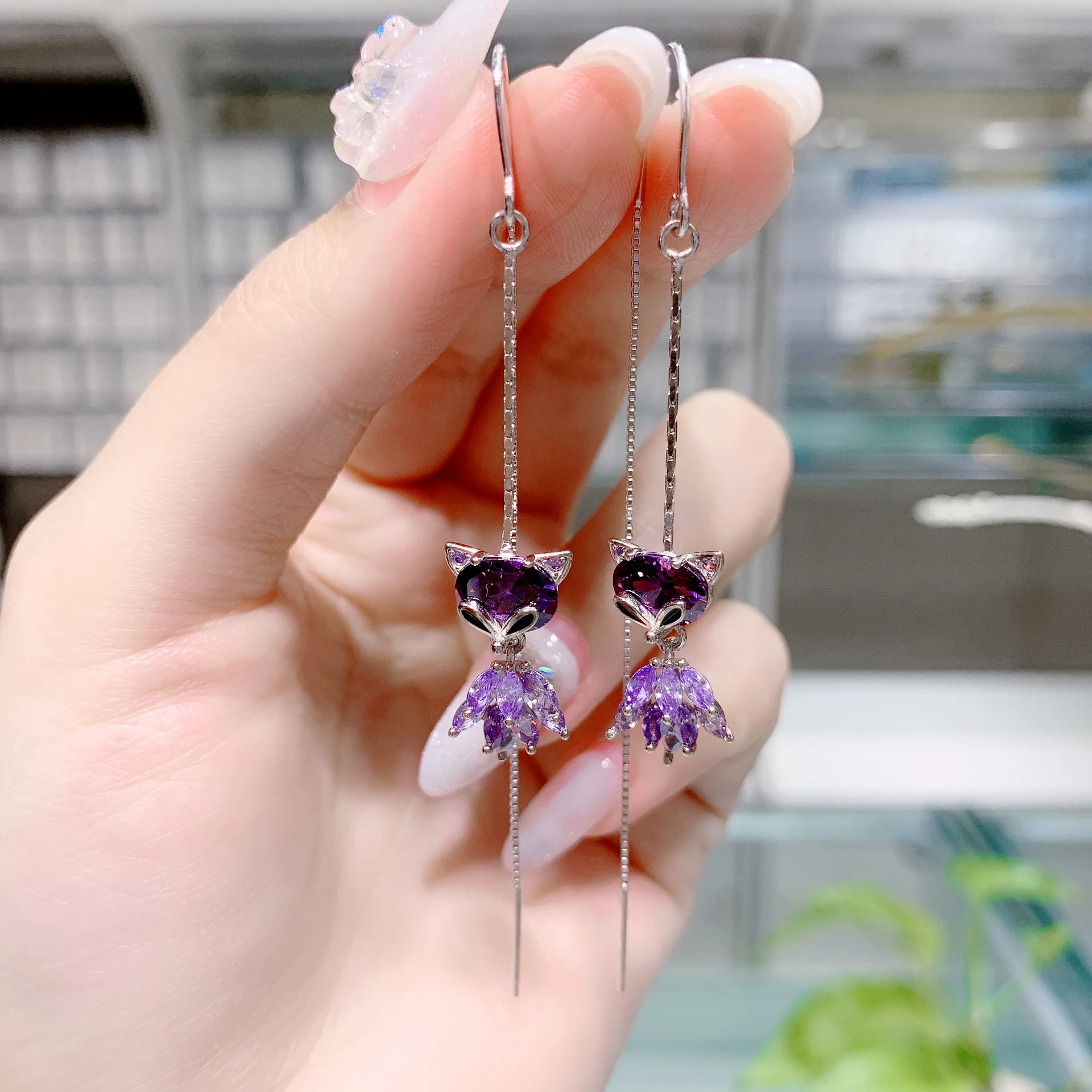 S925 sterling silver long small fox earrings Korean version of simple crystal zircon tassel earrings anti-lost earrings
S925 sterling silver long small fox earrings Korean version of simple crystal zircon tassel earrings anti-lost earrings