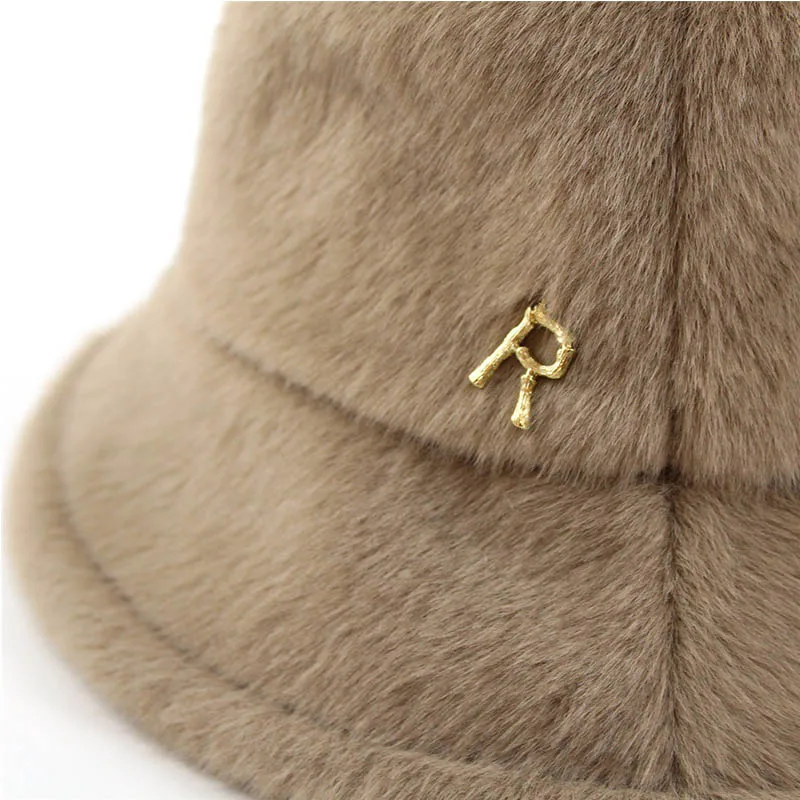 Imitation Mink Casual Men and Women Fisherman Hats Autumn and Winter Warm R Letter Flat Top Hat Outdoor Wild Bucket Hat
Imitation Mink Casual Men and Women Fisherman Hats Autumn and Winter Warm R Letter Flat Top Hat Outdoor Wild Bucket Hat
