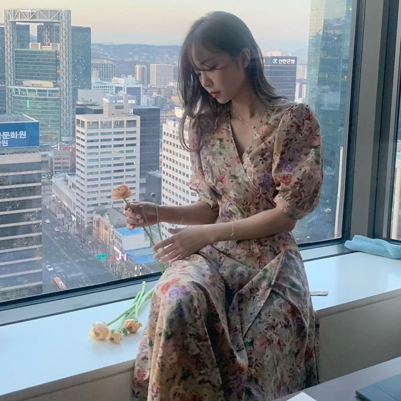 2021 Summer One-Piece Fashion V-Neck Puff Sleeve Dress Vintage Elegant Floral Chiffon Dress Korean Women Chic Dress Long Dress
2021 Summer One-Piece Fashion V-Neck Puff Sleeve Dress Vintage Elegant Floral Chiffon Dress Korean Women Chic Dress Long Dress