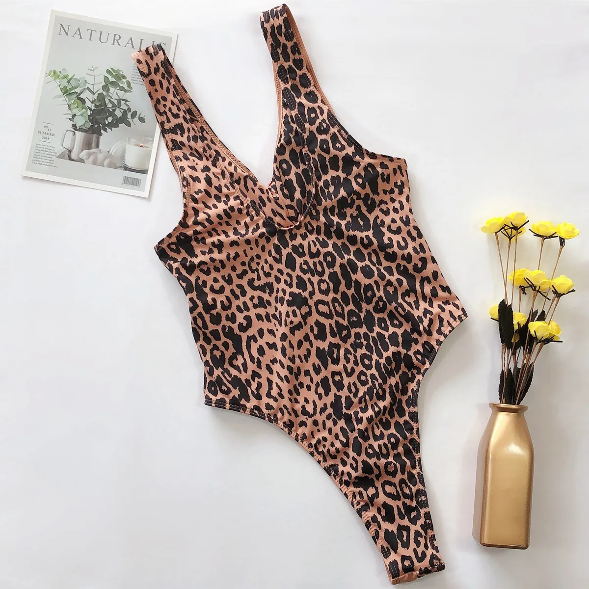 2021 new style swimsuit women hot sale bikini ladies one-piece swimsuit swimsuit plus size sexy leopard pattern stitching bikini
2021 new style swimsuit women hot sale bikini ladies one-piece swimsuit swimsuit plus size sexy leopard pattern stitching bikini