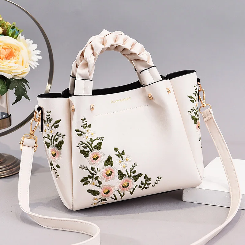 Luxury Embroidered Handbags for Women Large Capacity Soft Leather Messenger Bag 2021 New Fashion High Quality Small Shoulder Bag
Luxury Embroidered Handbags for Women Large Capacity Soft Leather Messenger Bag 2021 New Fashion High Quality Small Shoulder Bag