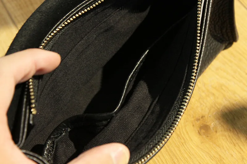 2020 new simple large capacity solid color fashion wild women's leather shoulder diagonal small bag 
2020 new simple large capacity solid color fashion wild women's leather shoulder diagonal small bag