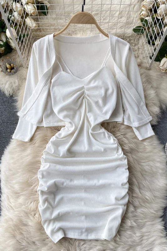 Western style age-reducing suit stretch cardigan top design sense oblique shoulder sling waist slimming pleated hip dress
Western style age-reducing suit stretch cardigan top design sense oblique shoulder sling waist slimming pleated hip dress