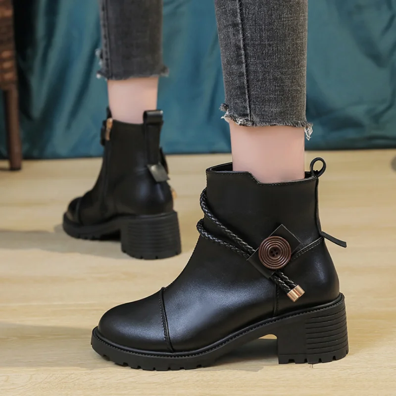 2022 Autumn New Fashion Ladies Round Toe Short Boots Leather Zipper Women's Thick Heel Nude Boots High Quality Winter Warm Boots
2022 Autumn New Fashion Ladies Round Toe Short Boots Leather Zipper Women's Thick Heel Nude Boots High Quality Winter Warm Boots