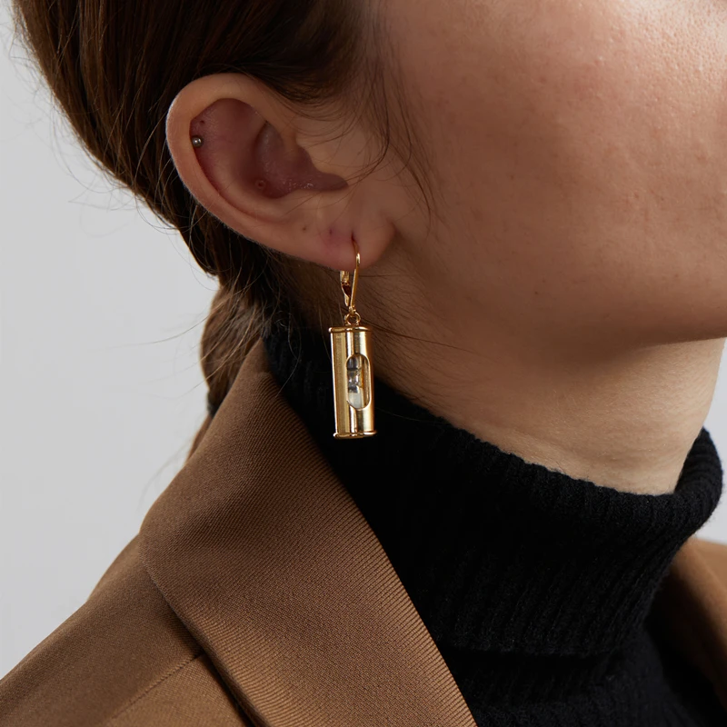 Brass With 18K Gold Hourglass Drop Earrings Women Jewelry Punk Party Gown Runway Rare South Korean Japan Boho
Brass With 18K Gold Hourglass Drop Earrings Women Jewelry Punk Party Gown Runway Rare South Korean Japan Boho