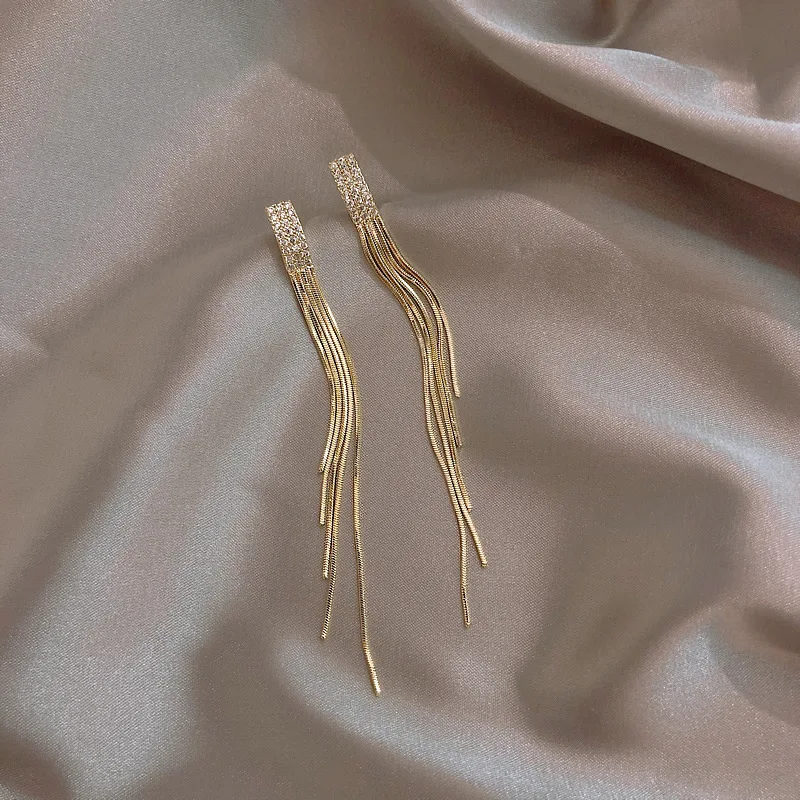 925 Silver Needle Geometric Diamond Earrings Temperament Long Tassel New Fashion Net Red
925 Silver Needle Geometric Diamond Earrings Temperament Long Tassel New Fashion Net Red