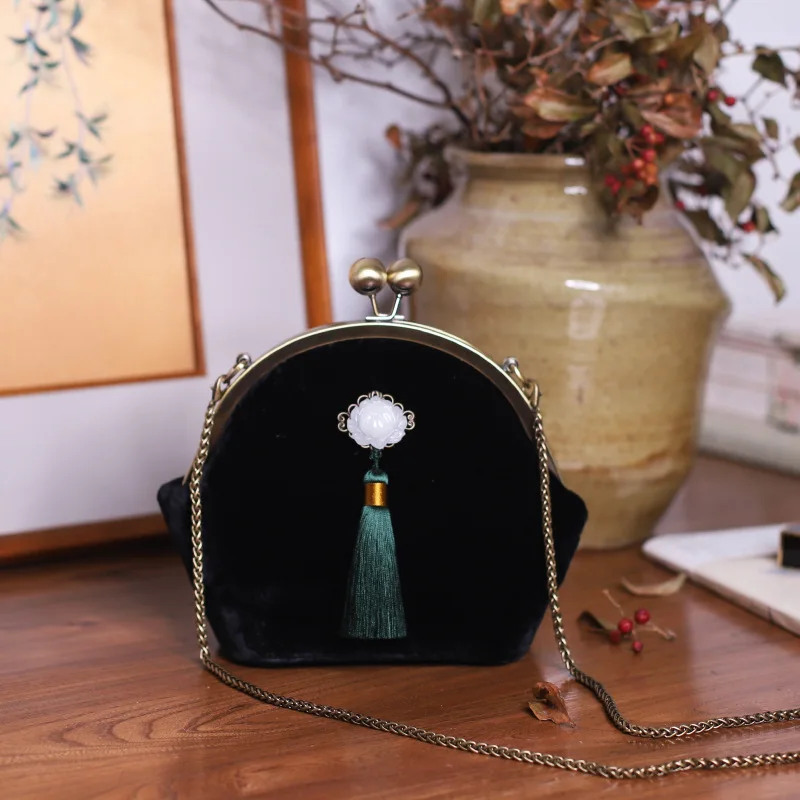 Qing Dynasty Traditional Aristocratic Bags Dark Vintage Shoulderbag Cheongsam Velvet Bag
Qing Dynasty Traditional Aristocratic Bags Dark Vintage Shoulderbag Cheongsam Velvet Bag