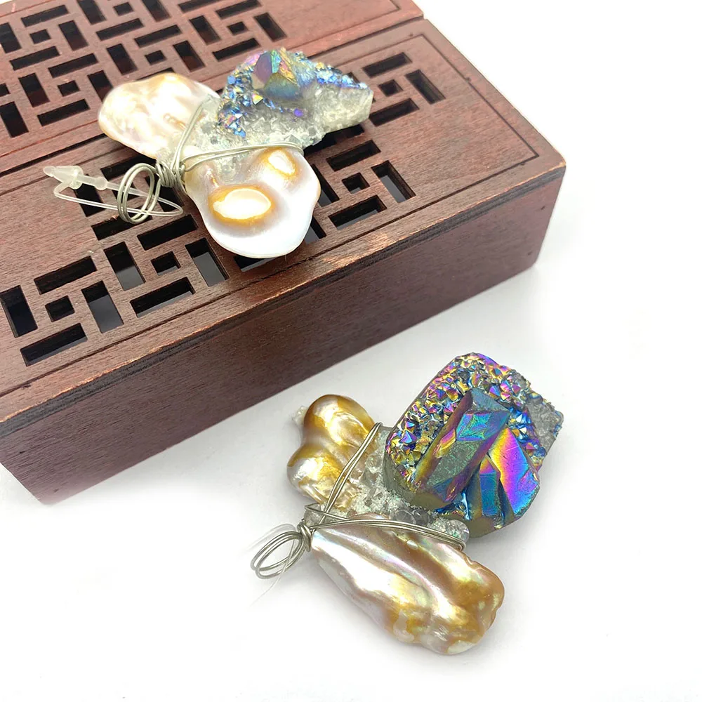 Natural Stone Pearl Pendant Irregular Shaped Colorful Semi-precious Stones Hand-wound DIY Jewelry Accessories Necklace 49x54mm
Natural Stone Pearl Pendant Irregular Shaped Colorful Semi-precious Stones Hand-wound DIY Jewelry Accessories Necklace 49x54mm