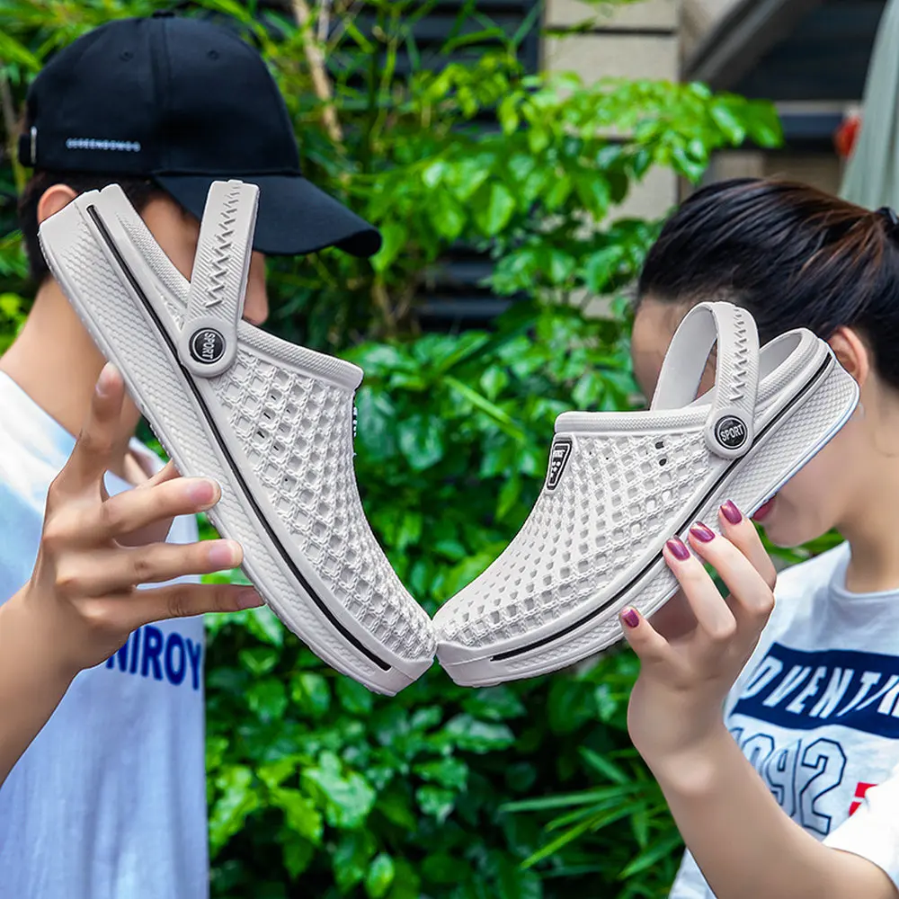 Men's and Women's Crocks Sandals Couple Summer Hole Shoes Unisex Lightweight Shoes Beach Flat Slippers Garden Shoes
Men's and Women's Crocks Sandals Couple Summer Hole Shoes Unisex Lightweight Shoes Beach Flat Slippers Garden Shoes