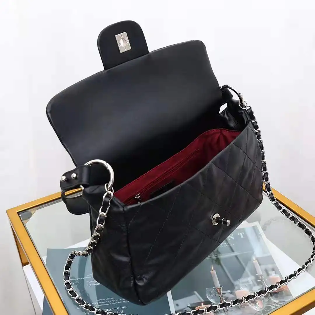 Lingge Underarm Leather Bag Textured Shoulder Bag 2021 Fall New Handbag Shoulder Broadband Brand Designer Retro Small Bag
Lingge Underarm Leather Bag Textured Shoulder Bag 2021 Fall New Handbag Shoulder Broadband Brand Designer Retro Small Bag