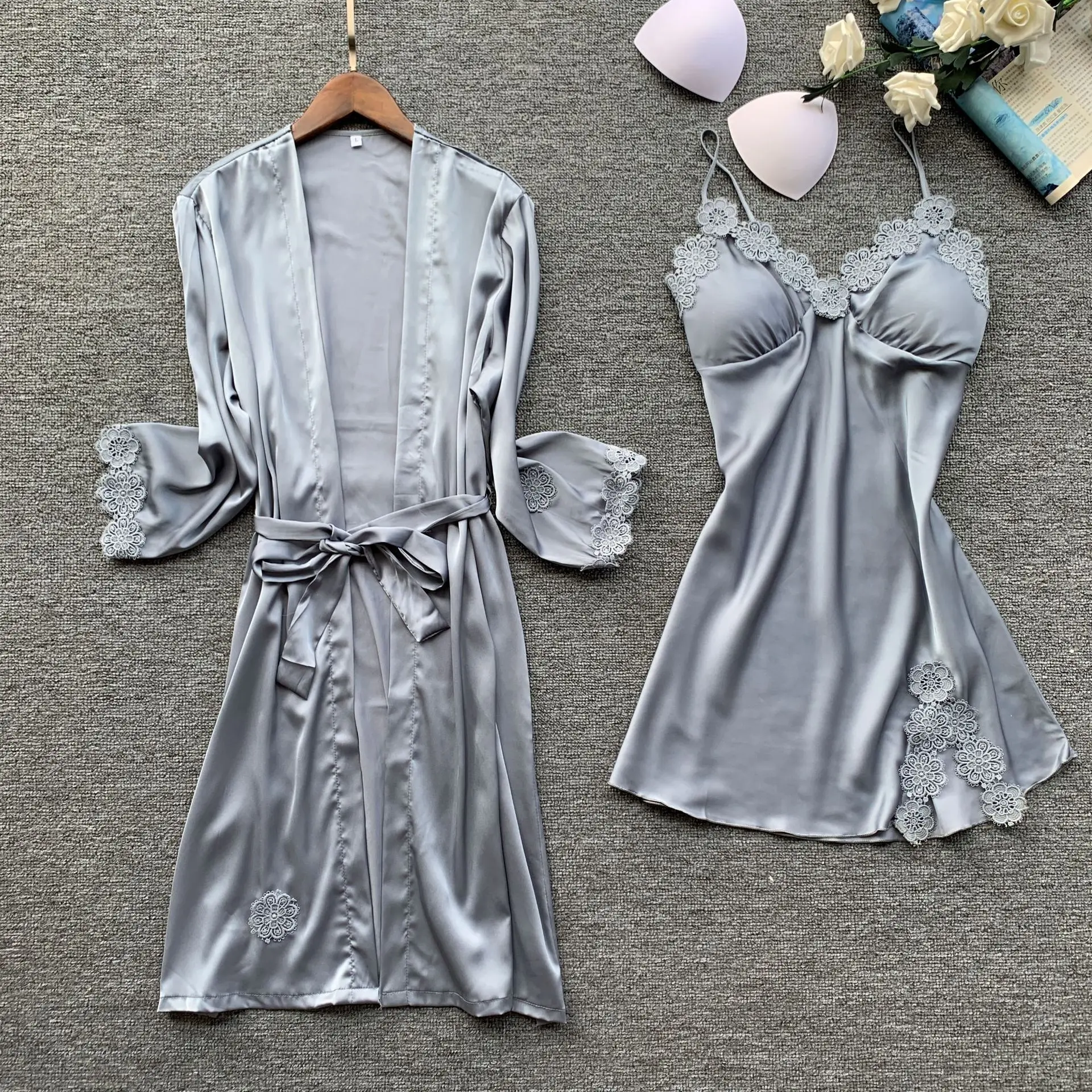 Foply Women's Pajamas Gown Robe Stain Silk Elegant Sleepwear Embroidery Nightwear Pajamas Sets Sexy Dress Ladies Shorts Homewear
Foply Women's Pajamas Gown Robe Stain Silk Elegant Sleepwear Embroidery Nightwear Pajamas Sets Sexy Dress Ladies Shorts Homewear