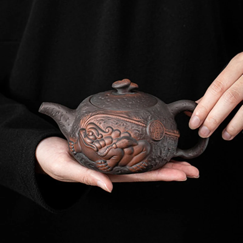 Jianshui Purple Pottery Golden Toad Pot Ceramic Teapot Ball Hole Filter Small Single Pot Japanese Style Retro Pu'er Tea Brewer
Jianshui Purple Pottery Golden Toad Pot Ceramic Teapot Ball Hole Filter Small Single Pot Japanese Style Retro Pu'er Tea Brewer