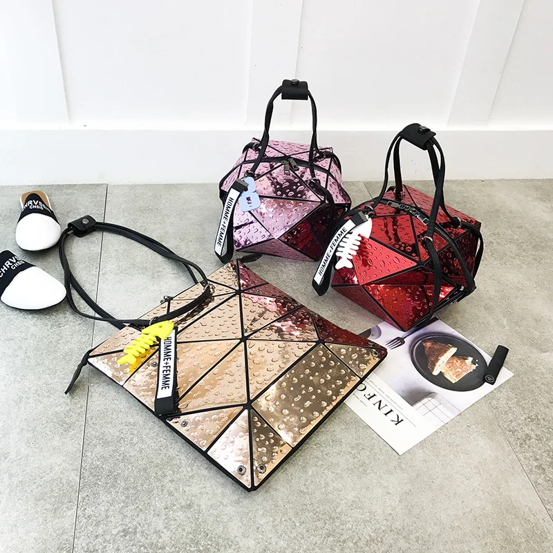 Autumn/winter new fashionable laser diamond deformation bag for women bag large capacity hand bill of lading
Autumn/winter new fashionable laser diamond deformation bag for women bag large capacity hand bill of lading