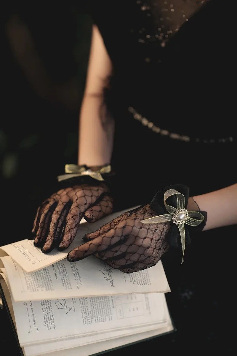 High Quality Short Bridal Gloves Vintage Wristband Flower Black Lace Wedding Glove Party Dress Women Jewelry Bride Accessories
High Quality Short Bridal Gloves Vintage Wristband Flower Black Lace Wedding Glove Party Dress Women Jewelry Bride Accessories