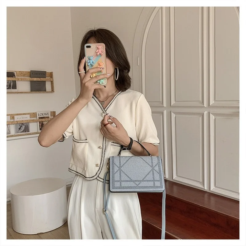 Women Diamond Evening Handbags Striped Design Shoulder Bags for Female Luxury Brand Flaps Ladies Party Square Crossbody Satchels
Women Diamond Evening Handbags Striped Design Shoulder Bags for Female Luxury Brand Flaps Ladies Party Square Crossbody Satchels