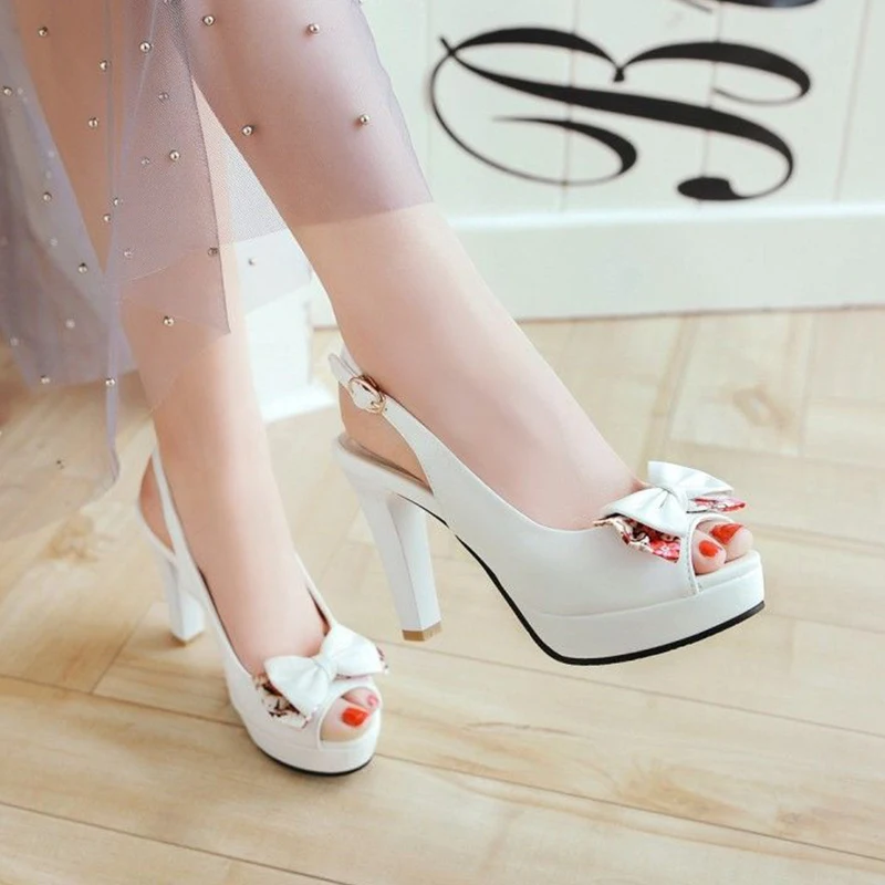 Summer High-Heeled Shoes Fish Mouth Bow Waterproof Platform Thick Heeled High-Heeled Sandals Women's Temperament Is Versatile
Summer High-Heeled Shoes Fish Mouth Bow Waterproof Platform Thick Heeled High-Heeled Sandals Women's Temperament Is Versatile