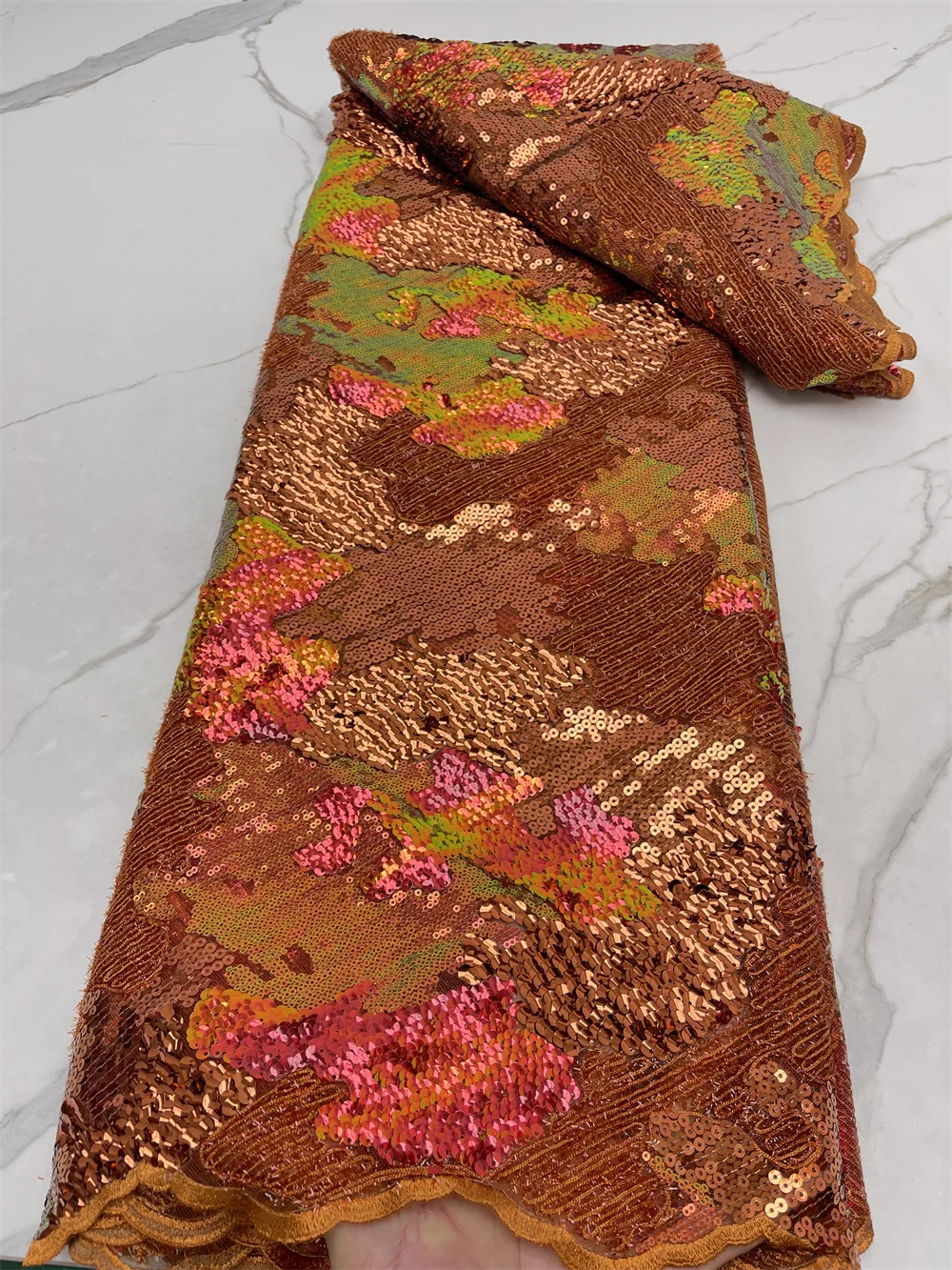 African lace fabric 2021 latest gold Indian sari fabric high quality tulle sequined lace fabric for wedding dress 4366B
African lace fabric 2021 latest gold Indian sari fabric high quality tulle sequined lace fabric for wedding dress 4366B