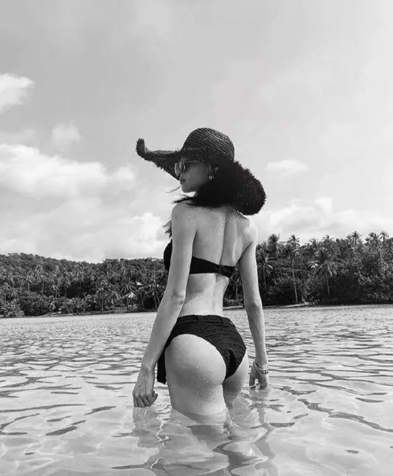 

Web celebrity with big lafite grass eaves the stylish sunshade hat the female sea beach resort is prevented bask in straw hat